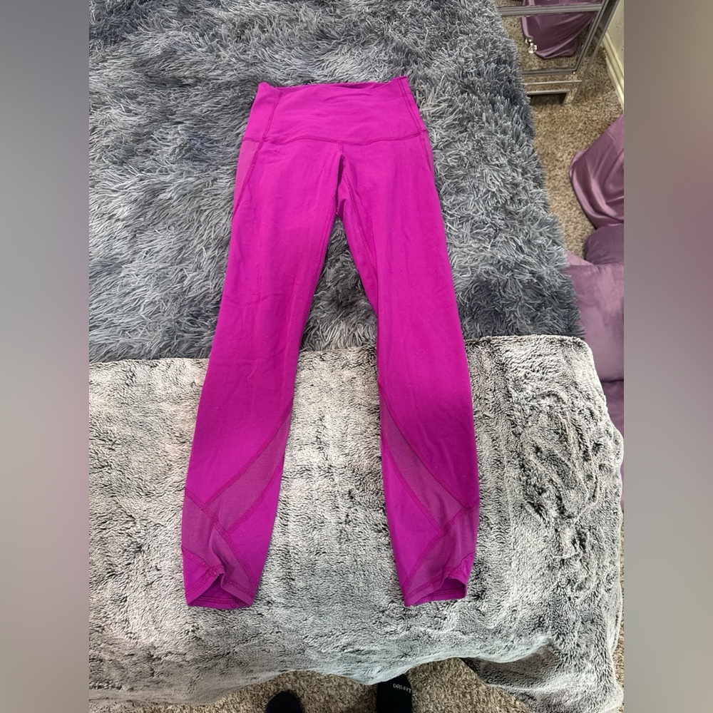 Vibrant Magenta Lululemon Leggings With Mesh Sides (Size 2)💜🩷